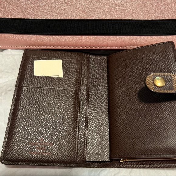 Authentic Louis Vuitton French purse wallet. Used likes new - Picture 8 of 11